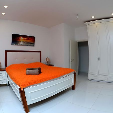 Open Sky Luxury Apartment 엘라트 외부 사진